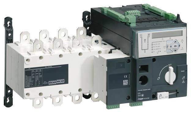 Elektronické zariadenie s viacerými portmi a ovládacími prvkami, pravdepodobne spínač alebo riadiaca komponenta.