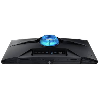 Čierny herný monitor zozadu. Modro svietiaci ventilátor hore, pod ním konektory: HDMI, DisplayPort, USB a napájací konektor.