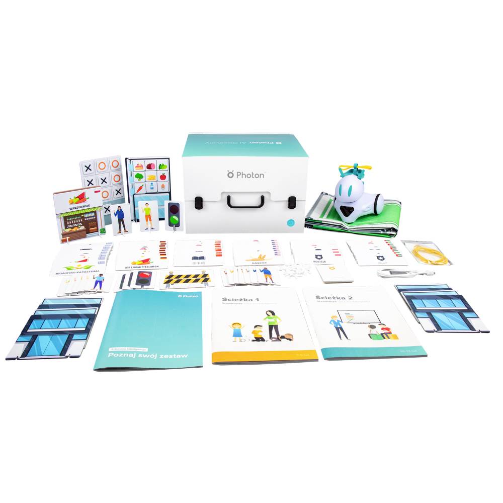 Vzdelávací box s materiálmi pre programovanie. Obsahuje karty, knihy a príslušenstvo. Hlavná téma: vzdelávacia technológia.