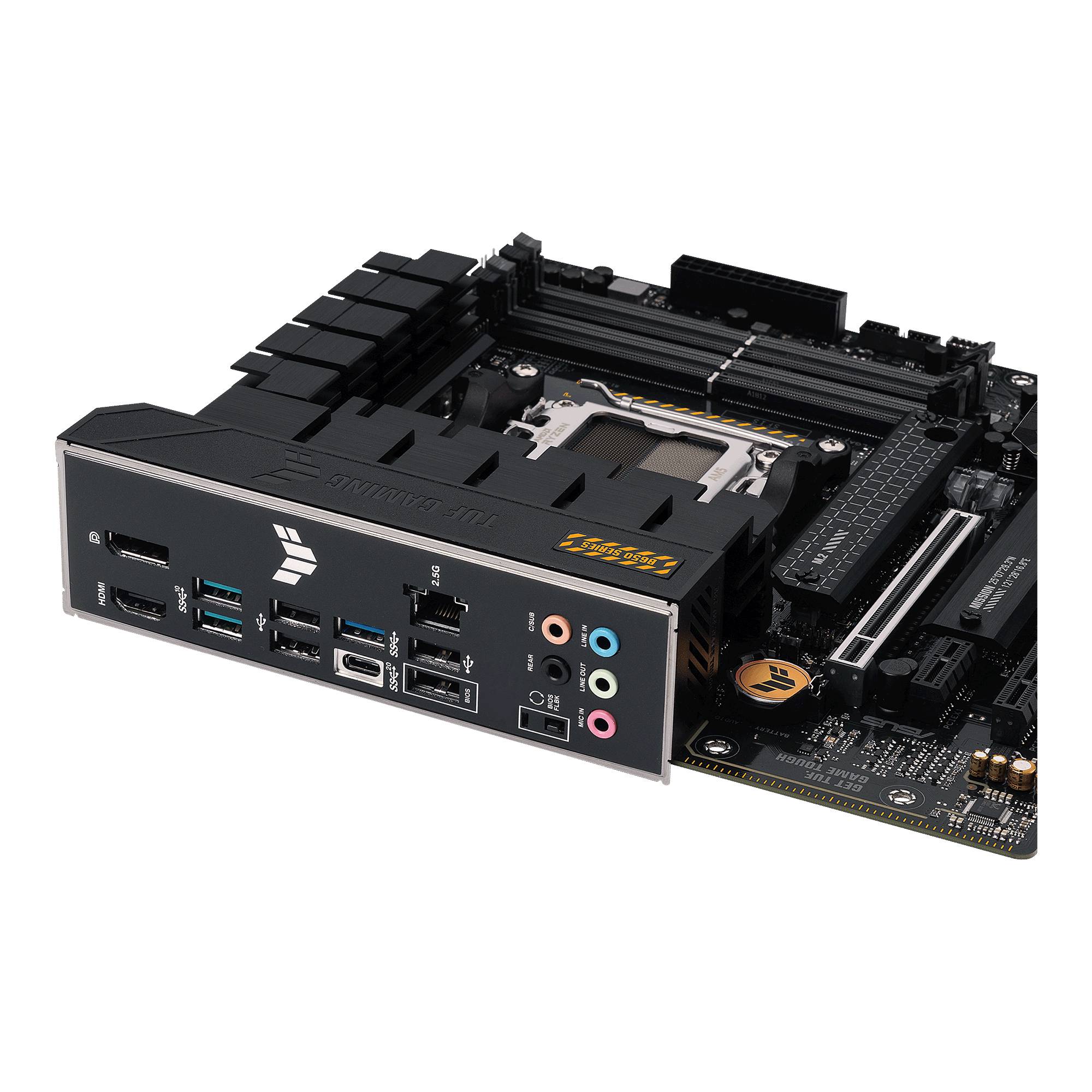 Počítačová základná doska s viacerými USB portami, audio konektormi a PCIe slotem. Na ľavej strane sú viditeľné USB-C porty.