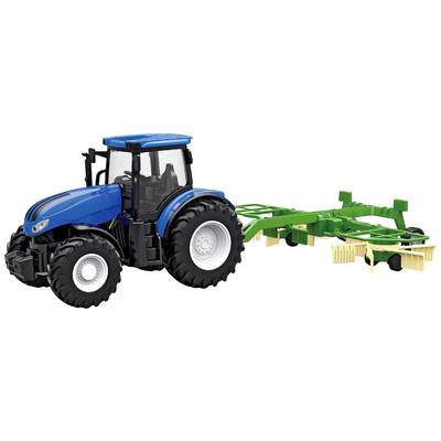 Modrý traktor so zeleným návesom, ktorý má väčšie kolesá. Traktor je vhodný na poľnohospodárske práce.