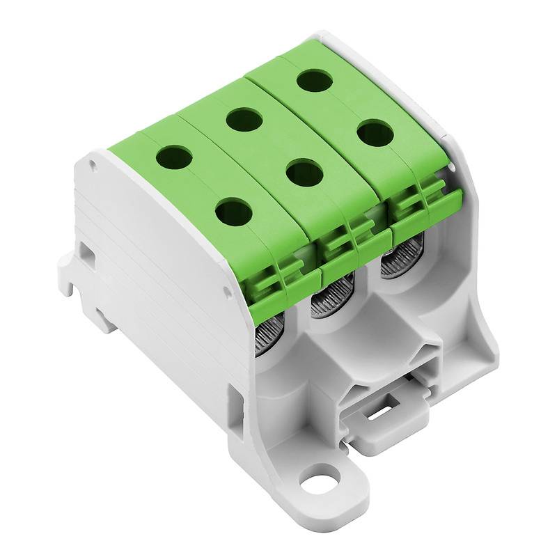 Zelený trojpólový svorkovnicový blok v plastovom kryte, používaný pre bezpečné elektrické prepojenia.