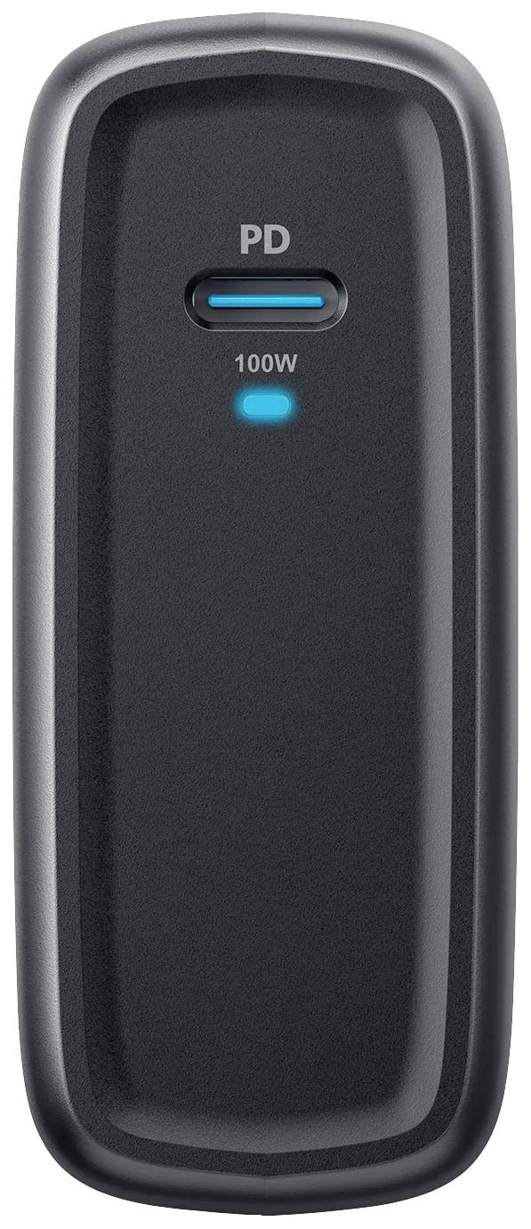 Čierna prenosná nabíjačka s USB-C portom, označená štítkom 'PD' a výkonom '100W', s modrou LED indikáciou.