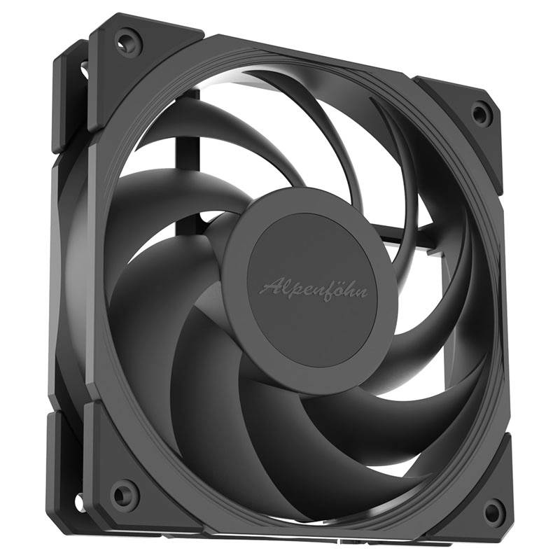 Čierny PC ventilátor s viacerými lopatkami, namontovaný v štvorcovom ráme. Nápis 'Alpenföhn' v strede ventilátora.