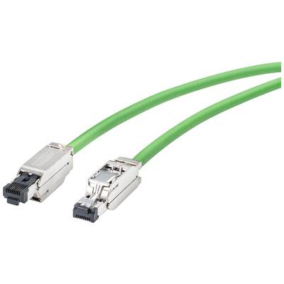 Dva zelené ethernetové káble s kovovými konektormi, prepojené pre počítačové siete alebo internetové pripojenie.
