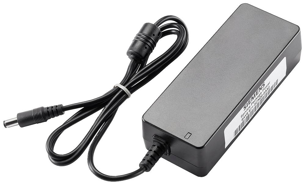 Čierny napájací kábel so zástrčkou, obdĺžnikového tvaru, vhodný pre elektronické zariadenia.