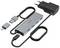 USB-C hub so štyrmi modrými USB portami, USB-A zástrčkou, USB-C adaptérom a európskym sieťovým adaptérom.