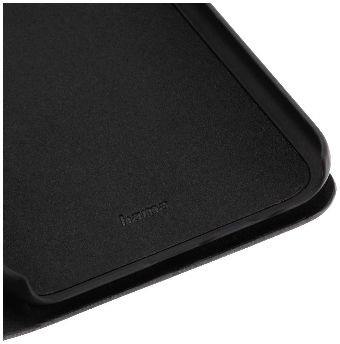 Čierne puzdro na smartfón s nápisom 'hama' na vnútornej strane.