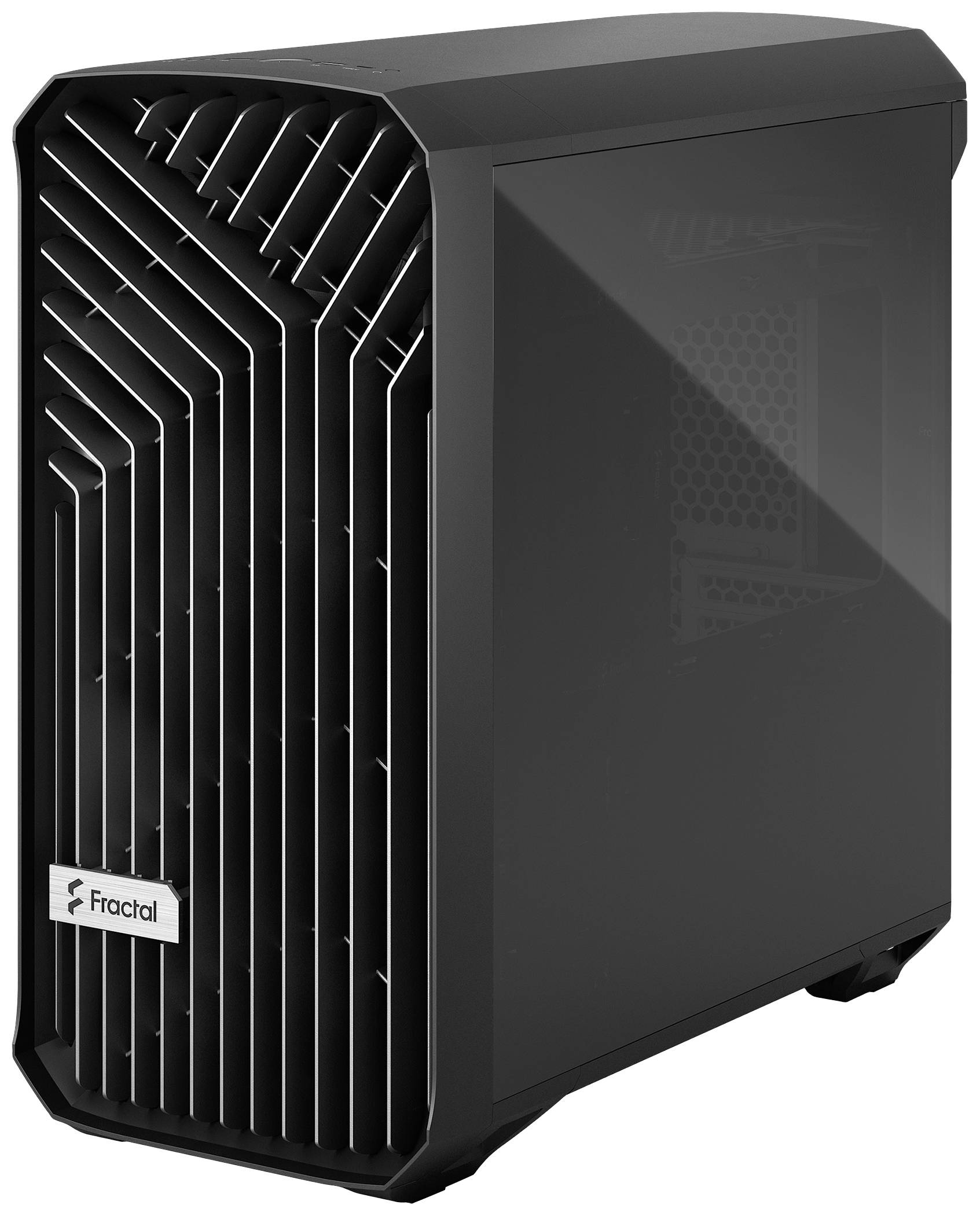 Čierna PC skrinka s logom Fractal na prednej strane. Predný gril má geometrický vzor. Bočné strany sú z tvrdého plastu alebo skla.