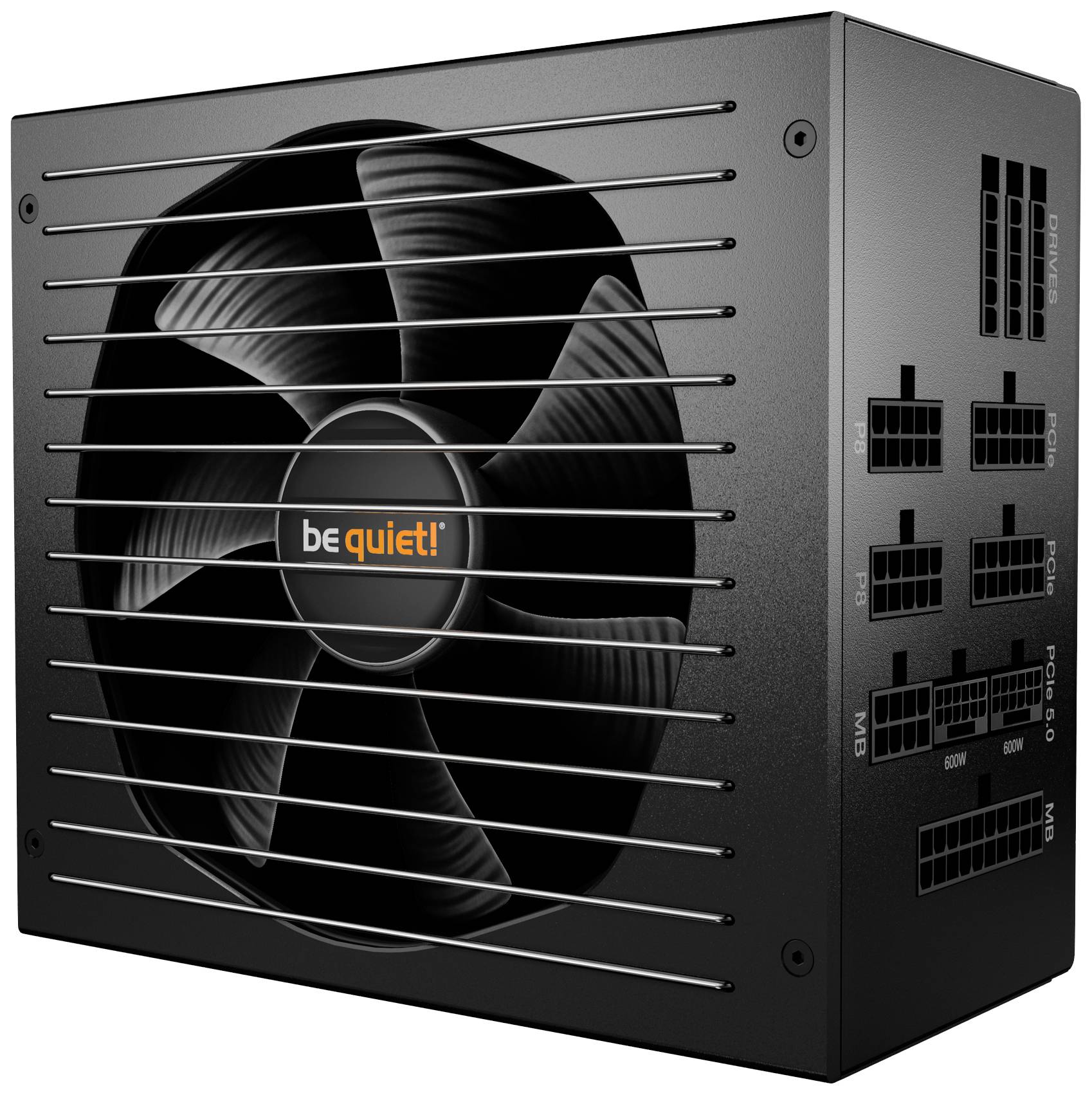 Čierna počítačová napájacia jednotka s veľkým ventilátorom a modulárnymi konektormi. Na ventilátore je vidieť nápis 'be quiet!'.