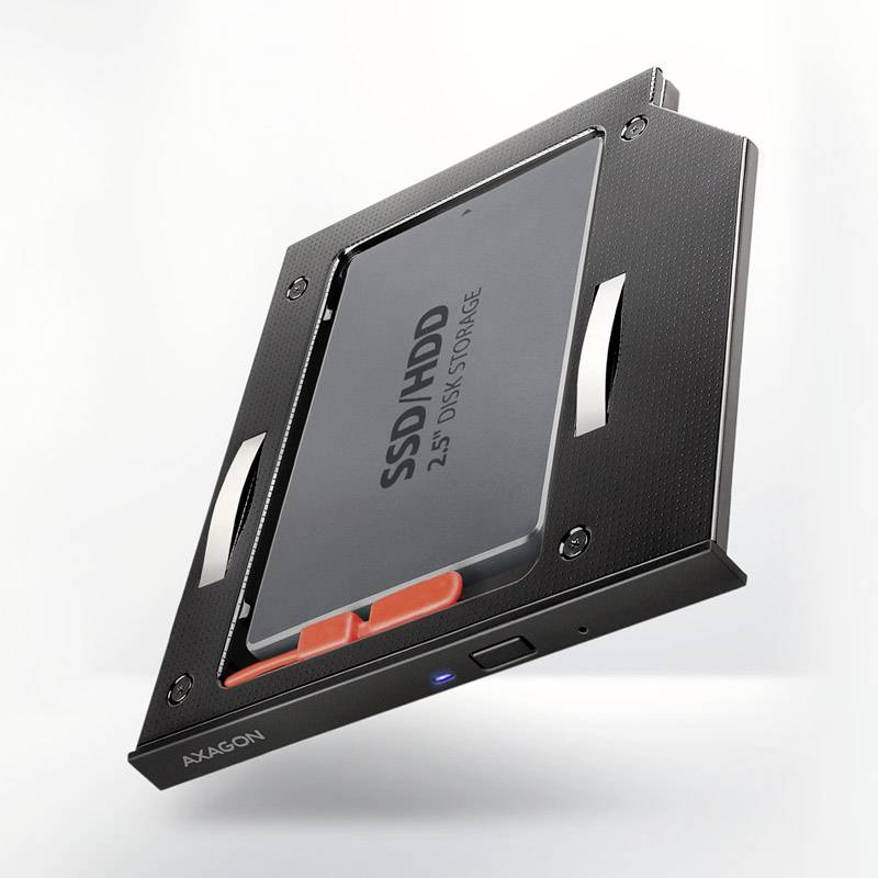 Adaptérový rámček pre 2,5-palcový SSD alebo HDD, vhodný na inštaláciu do počítača alebo skrinky, s červeným posuvným mechanizmom.