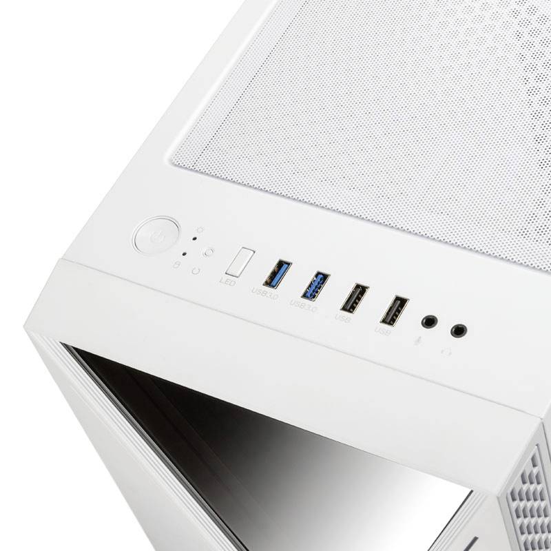 Biele počítačové púzdro s vetracou mriežkou na vrchu. Vpredu viditeľné konektory USB, zvukové zásuvky a prepínač.