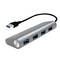 Strieborný USB hub so štyrmi USB portmi, vrátane jedného USB 3.0 portu. Kábel vedúci k hubu je vhodný na rozšírenie možností pripojenia.