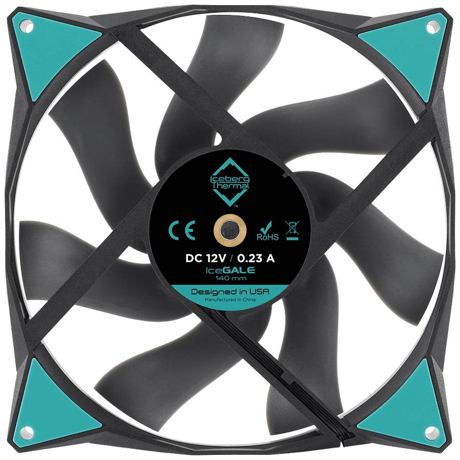 Čierny a zelený 140mm počítačový ventilátor s nápisom 'DC 12V 0.23A'. Navrhnutý v USA, vyrobený v Číne.