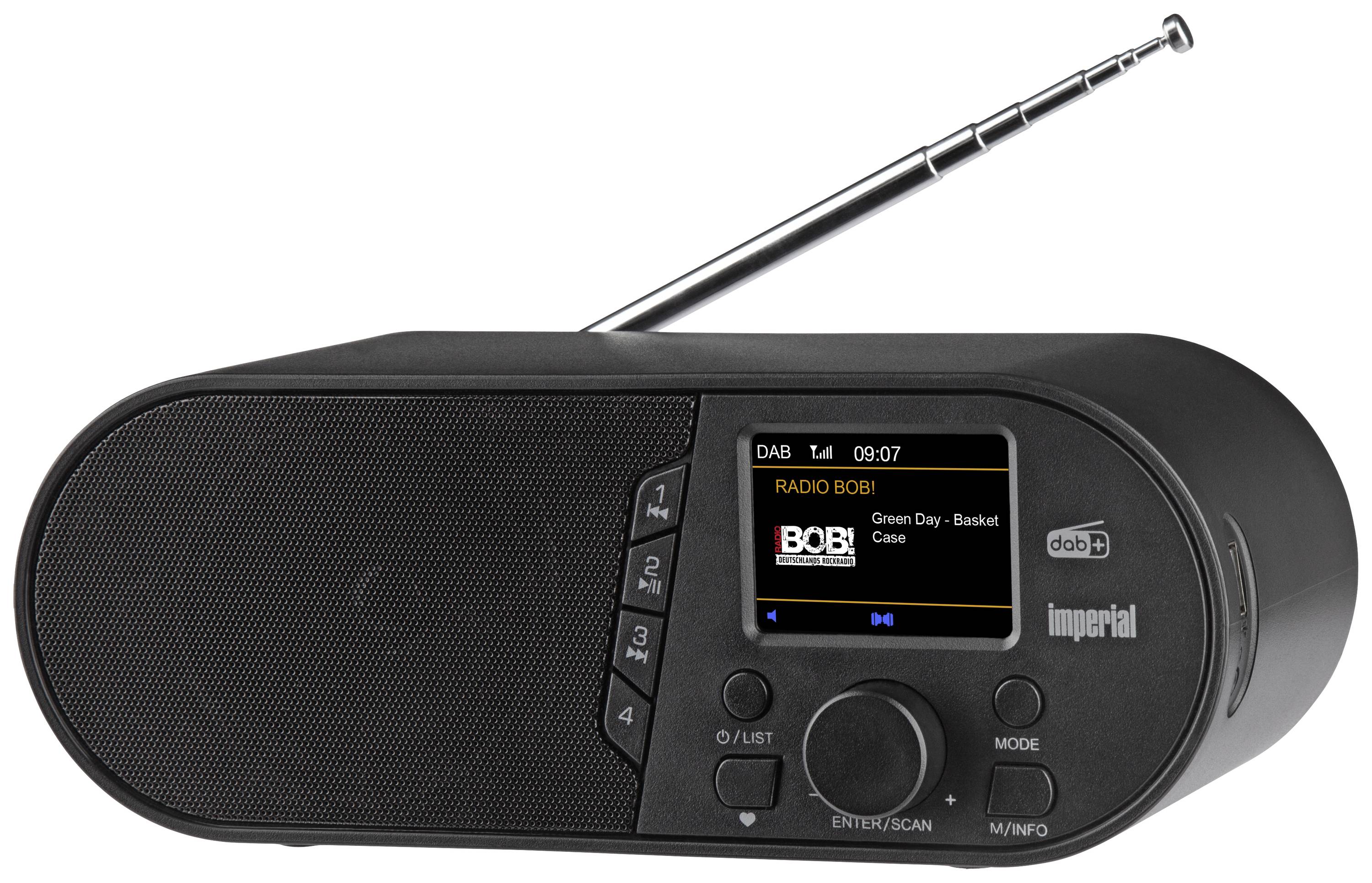 Čierne digitálne rádio s displejom, na ktorom svieti 'RADIO BOB! Green Day - Basket Case'. Anténa je vysunutá.