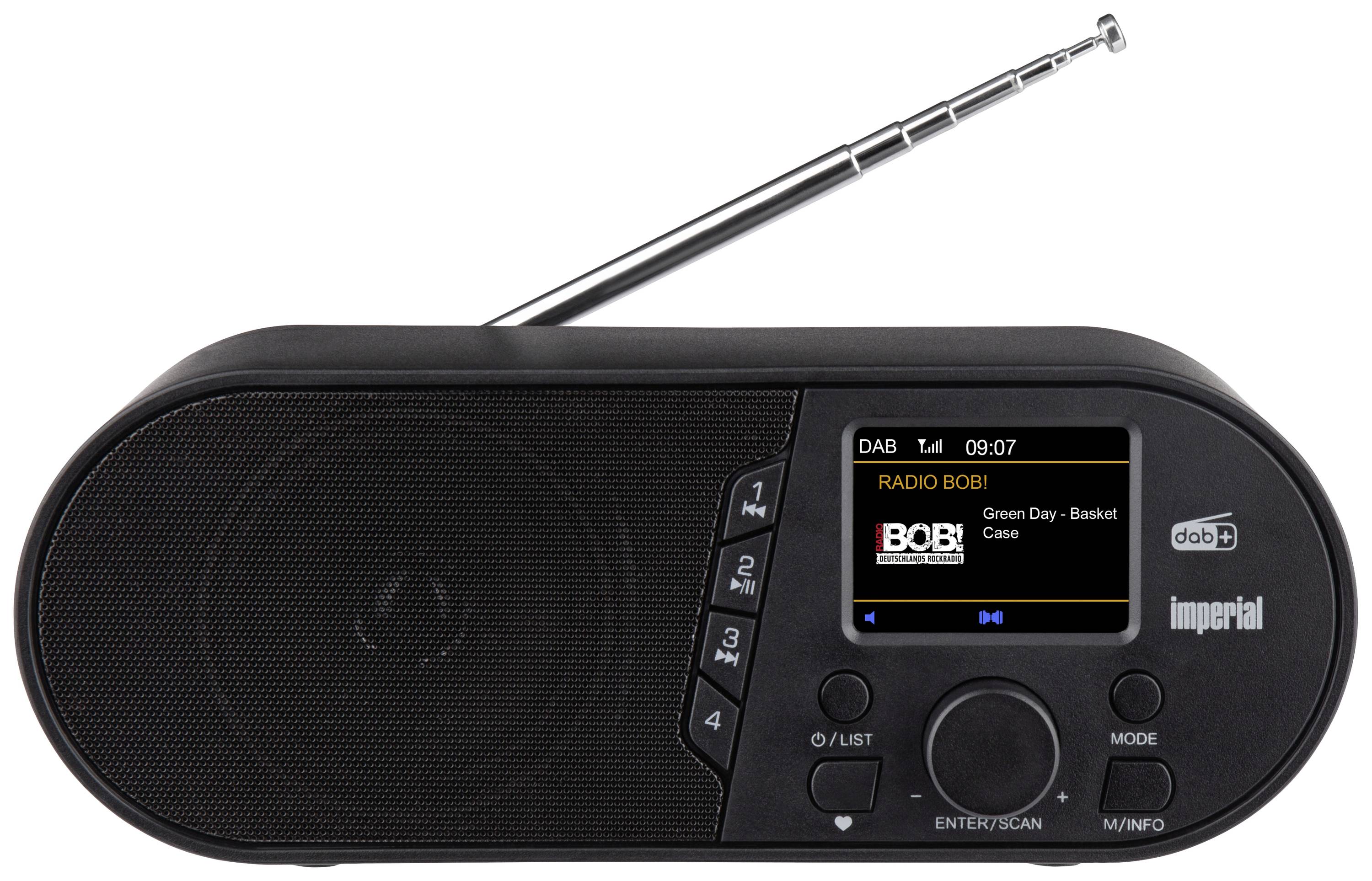 Prenosné rádio s displejom, na ktorom sa zobrazuje 'RADIO BOB!', 'Green Day - Basket Case'. Anténa je vytiahnutá.