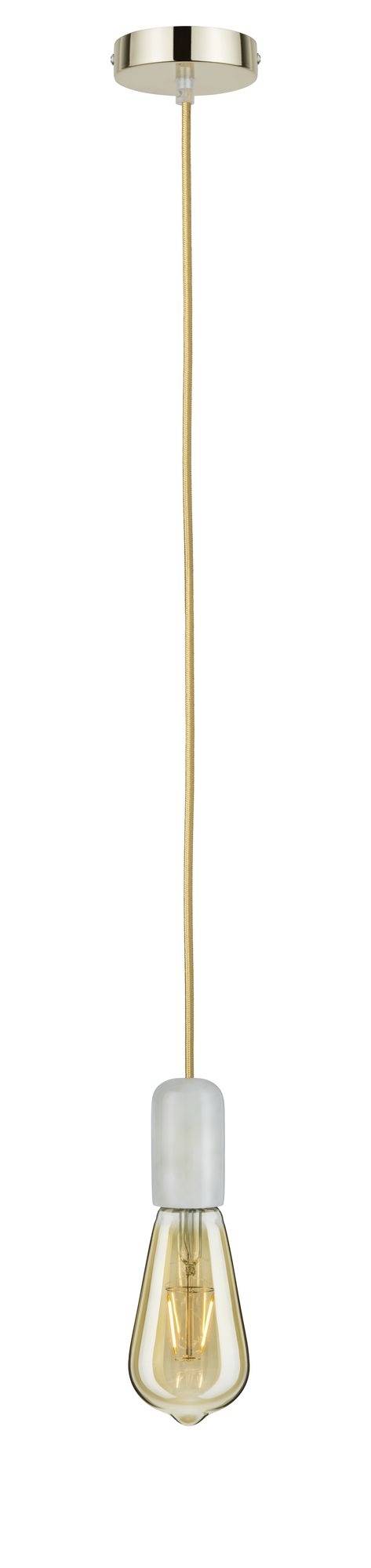Závesná lampa so zlatým káblom a žiarovkou v nostalgickom dizajne. Minimalistický, moderný vzhľad.