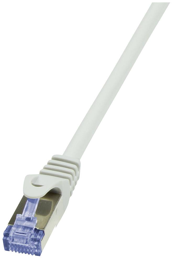 Sivý ethernetový kábel s RJ45 konektorom na konci, používaný pre sieťové pripojenia.