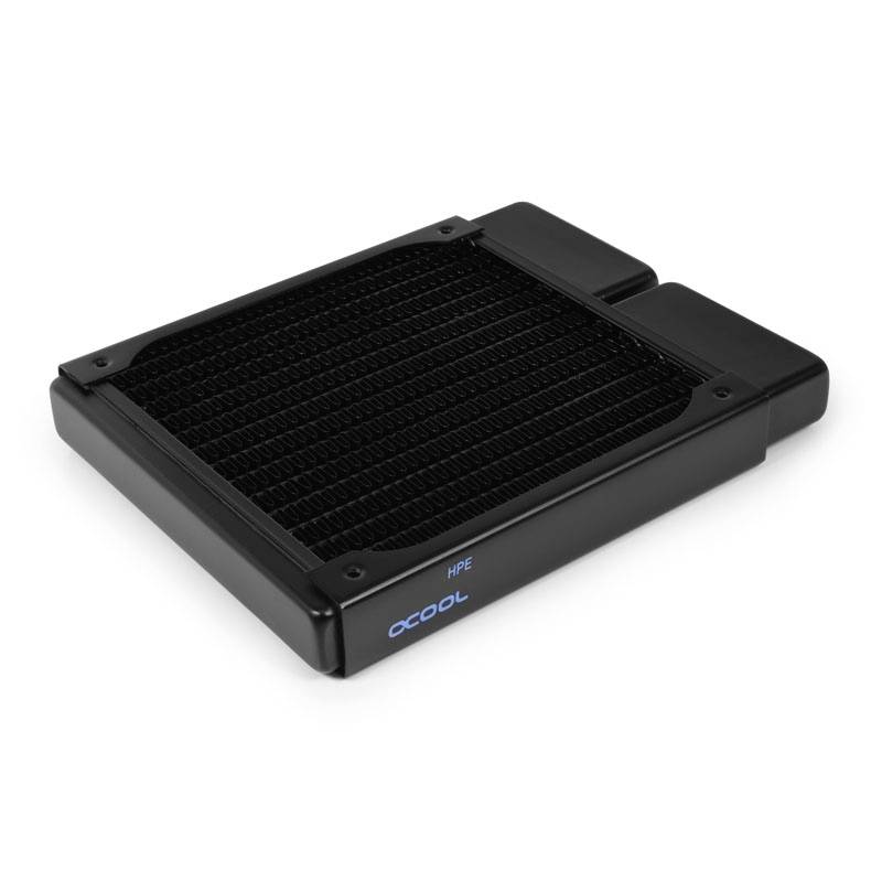 Čierny počítačový chladič s obdĺžnikovým tvarom a jemným dizajnom mriežky od 'Alphacool Eiswolf', vhodný pre chladenie PC.