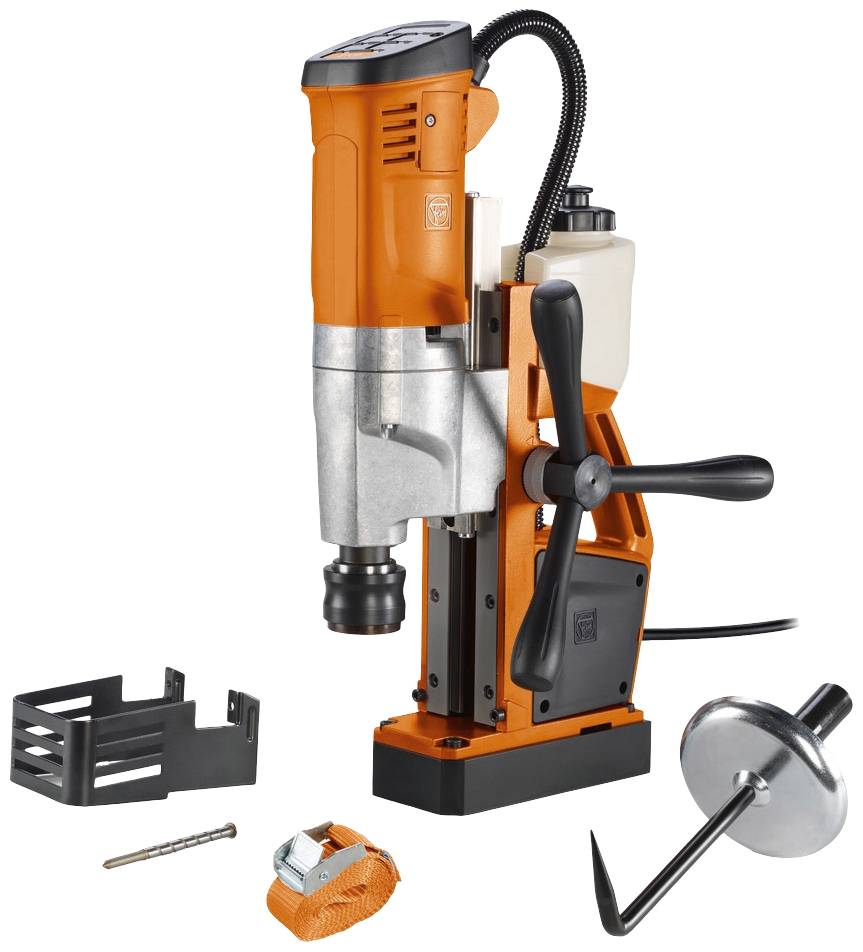 Magnetická vŕtačka s oranžovým plášťom, čierne ovládacie prvky. Príslušenstvo: upínacia svorka, remeň, vodiaci nástavec.