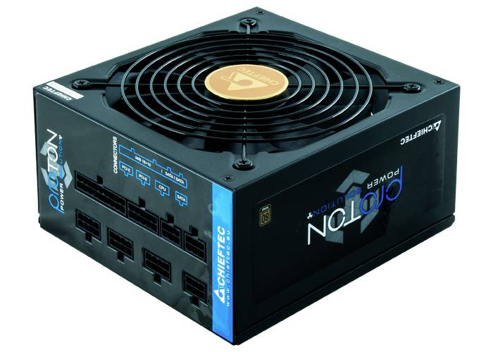Čierna počítačová napájacia jednotka s ventilátorom zhora, viacerými napájacími konektormi a modrými akcentmi; značka a model viditeľné na boku.
