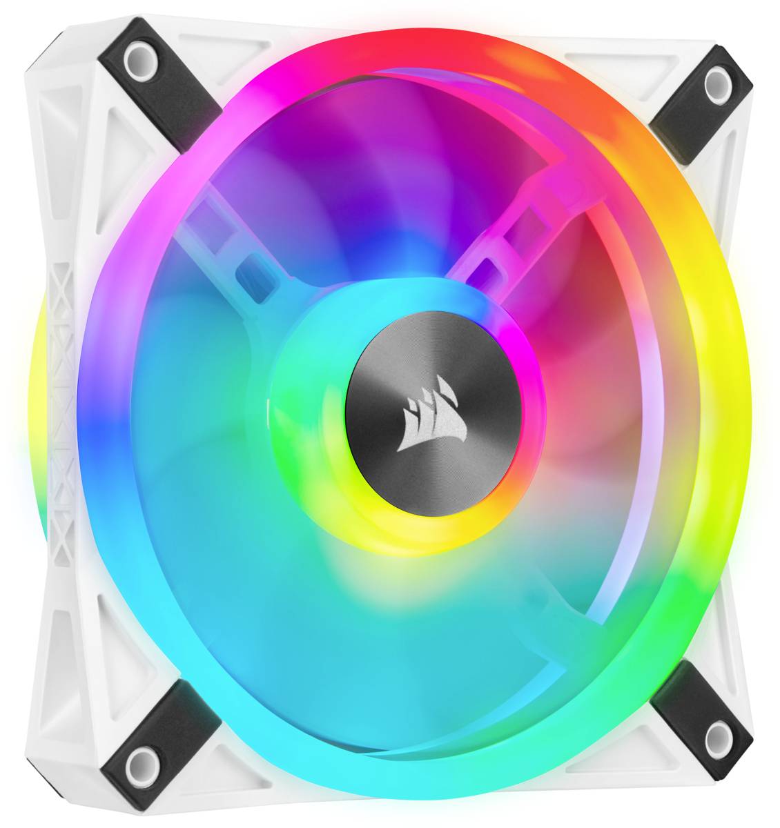 Počítačový ventilátor s RGB podsvietením v bielej farbe, ktorý sa otáča s farebnými svetlami.