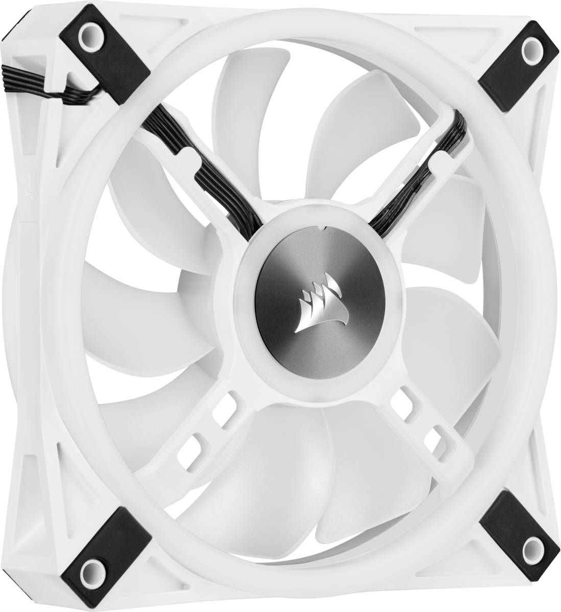 Biely počítačový ventilátor s viacerými listami a čiernym káblom. V strede je umiestnené logo. Vyvinutý na chladenie počítačových skríň.