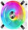 Biely počítačový ventilátor s RGB svetlami vyžarujúcimi dúhové spektrum. V strede je umiestnené logo značky.