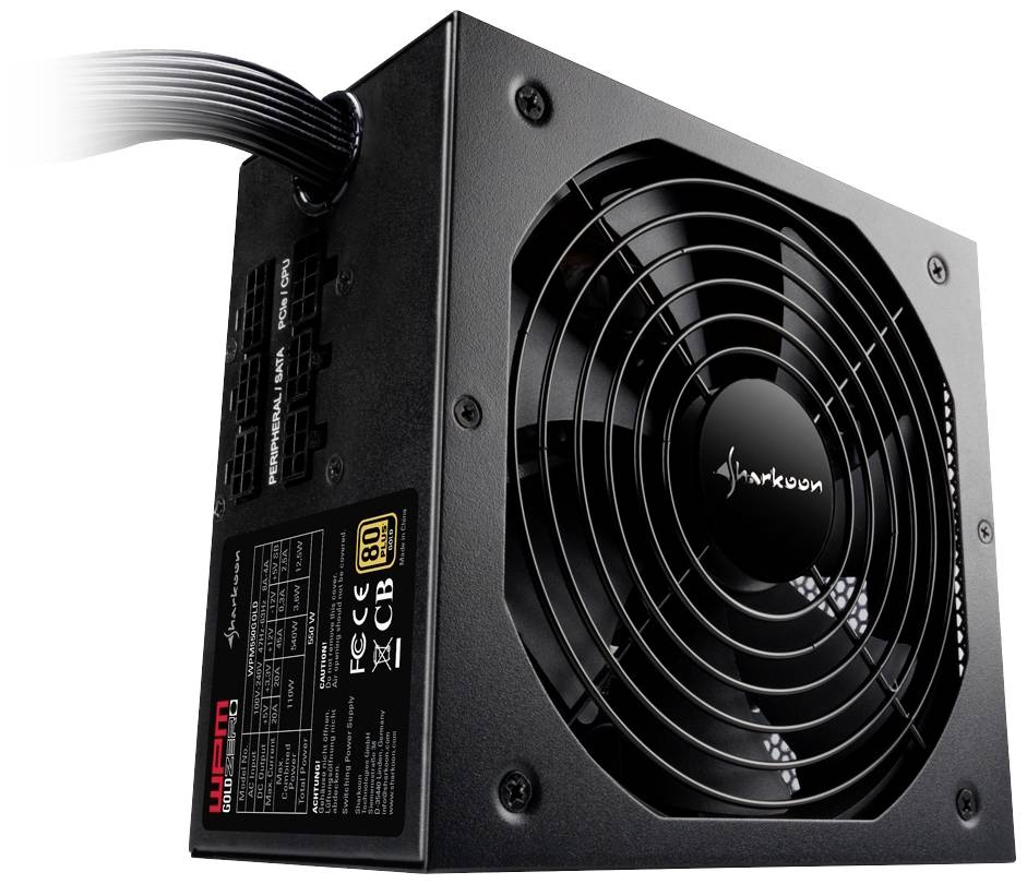 Čierna počítačová napájacia jednotka s ventilátorom, káblovými prípojkami a štítkami s technickými špecifikáciami.