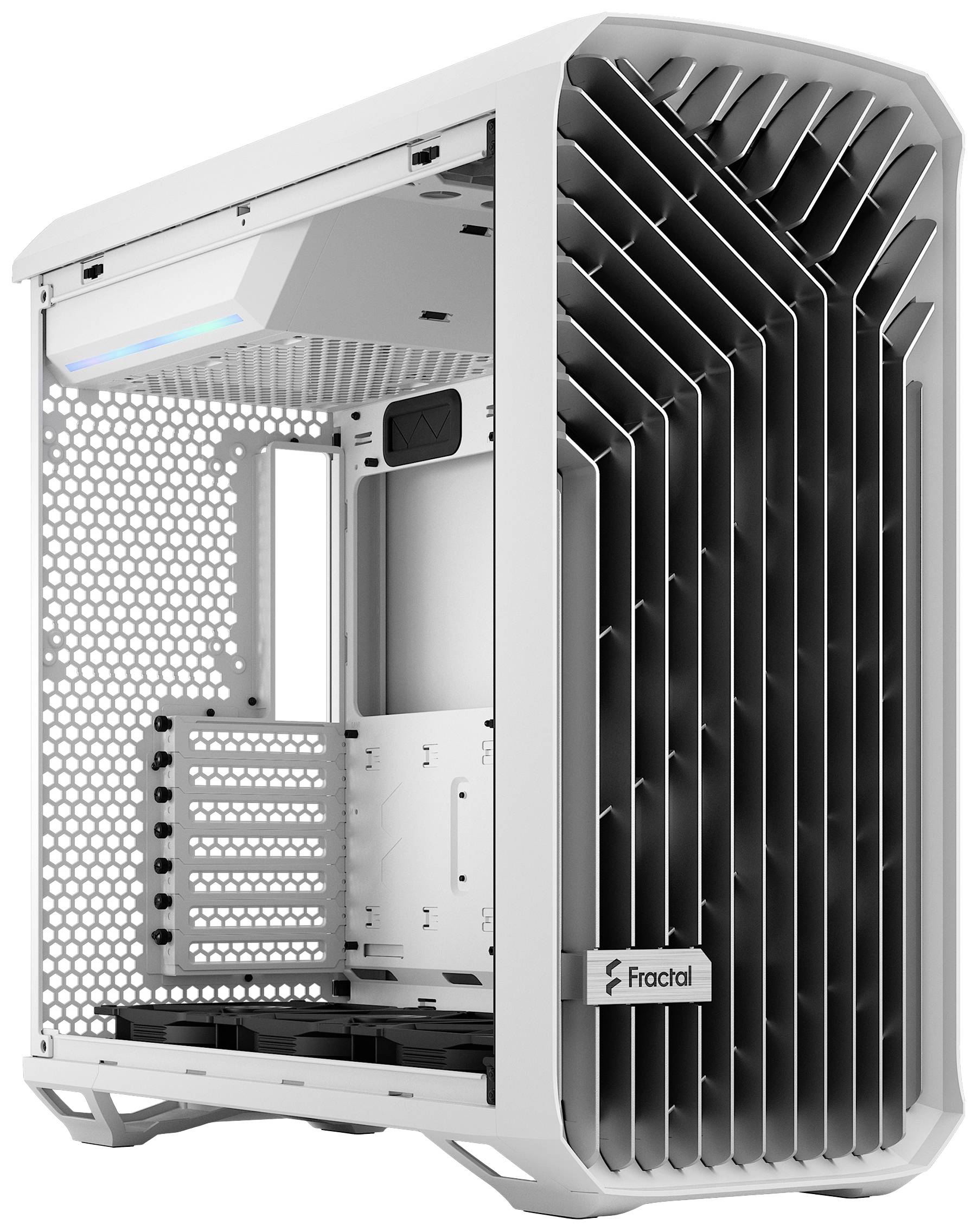 Biele, moderné PC púzdro s otvorenou stranou, zobrazujúce vnútornú štruktúru a ventilačné mriežky na prednej strane.