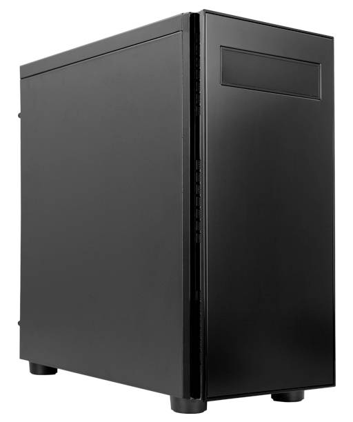 Čierna počítačová skrinka s jednoduchým dizajnom a prázdnym otvorom pre mechaniku na prednej strane.