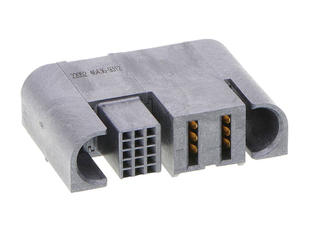 Elektronický konektor z šedého plastu s viacerými medenými kontaktmi, vhodný pre elektrické prepojenie v zariadeniach.