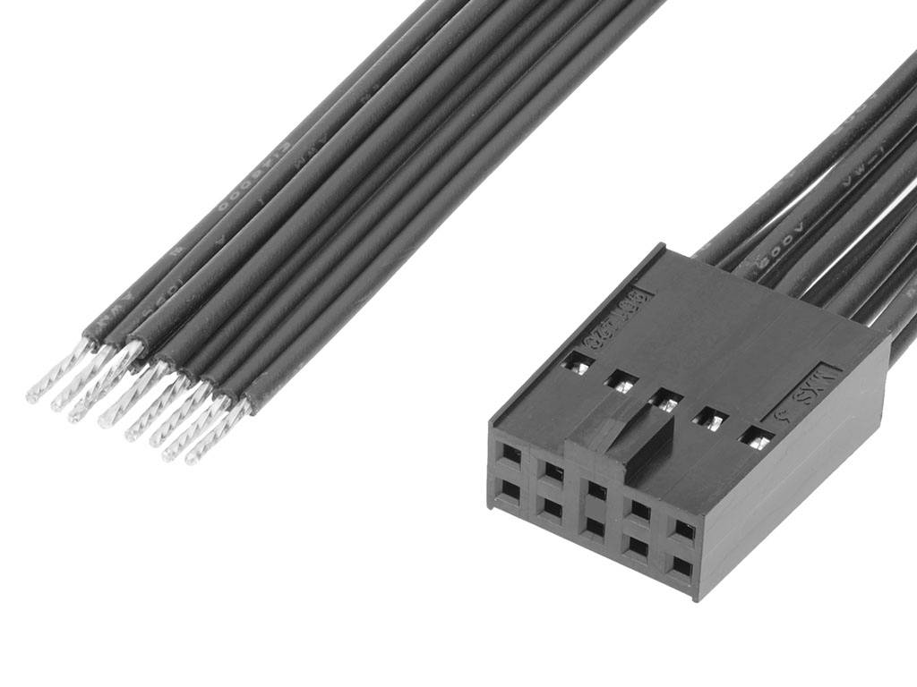 Čierny konektor s 12 otvormi a viacerými káblami. Vhodný pre elektrické pripojenia.