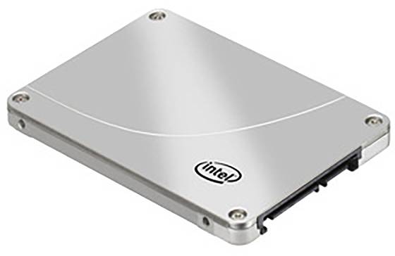 Plochý, obdĺžnikový strieborný prístroj s nápisom 'intel' uprostred, ktorý vyzerá ako SSD disk.