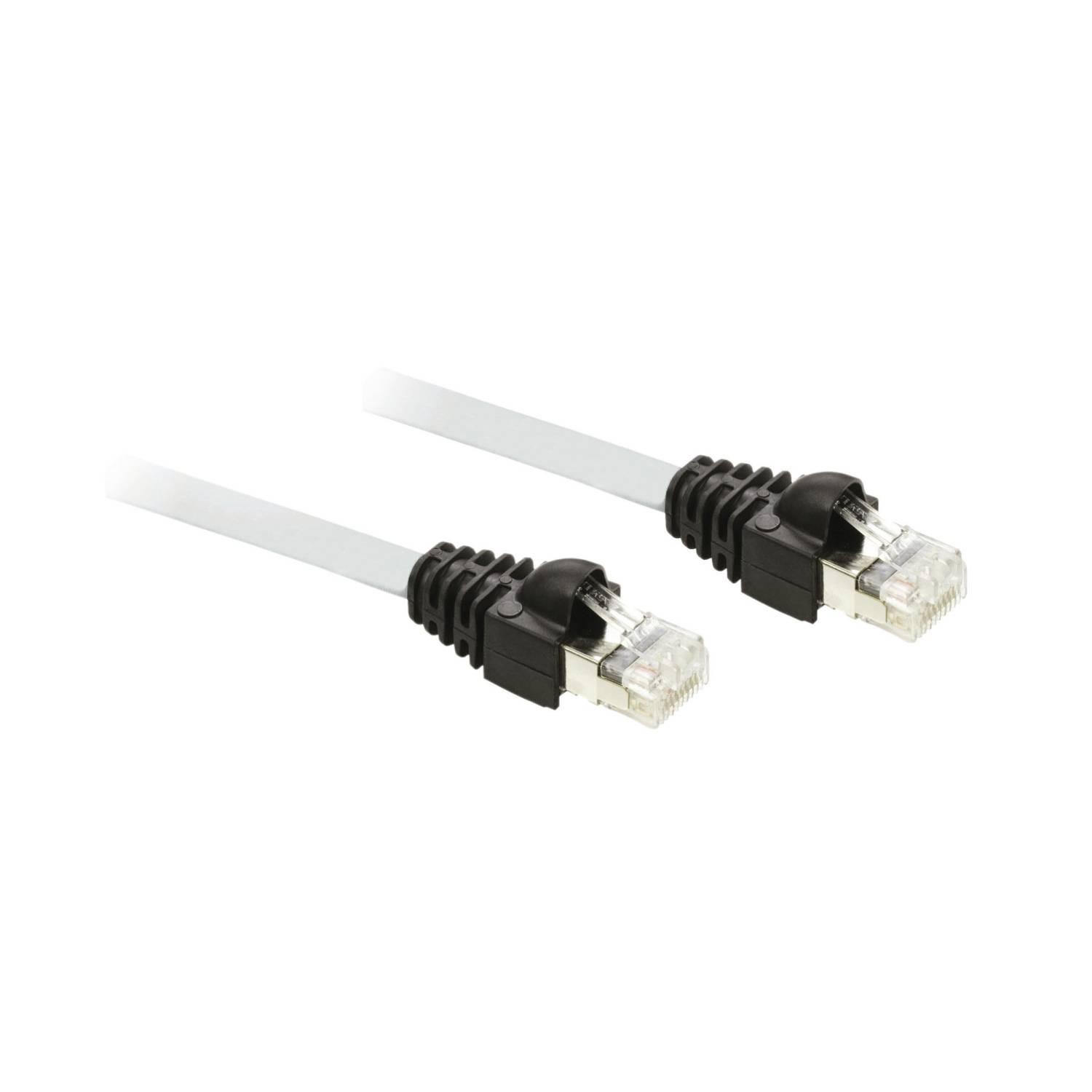 Dva biele ethernetové káble s čiernymi konektormi ležia vedľa seba paralelne na bielom pozadí.