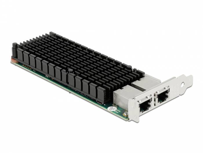 Sieťová karta s dvoma ethernetovými portmi a veľkým chladičom, inštalovaná v počítači.