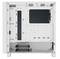 Prázdny biely počítačový tower s otvorenými stranami a viditeľným vnútorným priestorom, pripravený na montáž hardvérových komponentov.