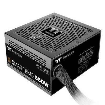Čierna počítačová napájacia jednotka Thermaltake SMART BM3 550W, modulárny dizajn, mriežkový kryt, káblové prípojky viditeľné z boku.