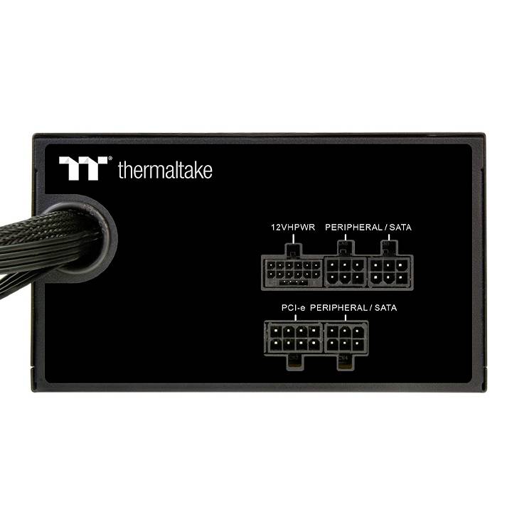 'Thermaltake napájacie konektory: 12VHPWR, PCI-e, periférne/SATA. Čierny dizajn s viacerými možnosťami pripojenia.'