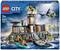 LEGO City Súprava 'Policajná väznica na ostrove' pre deti od 7 rokov. Zobrazuje väznicu na ostrove s vrtuľníkom a loďami počas búrky.