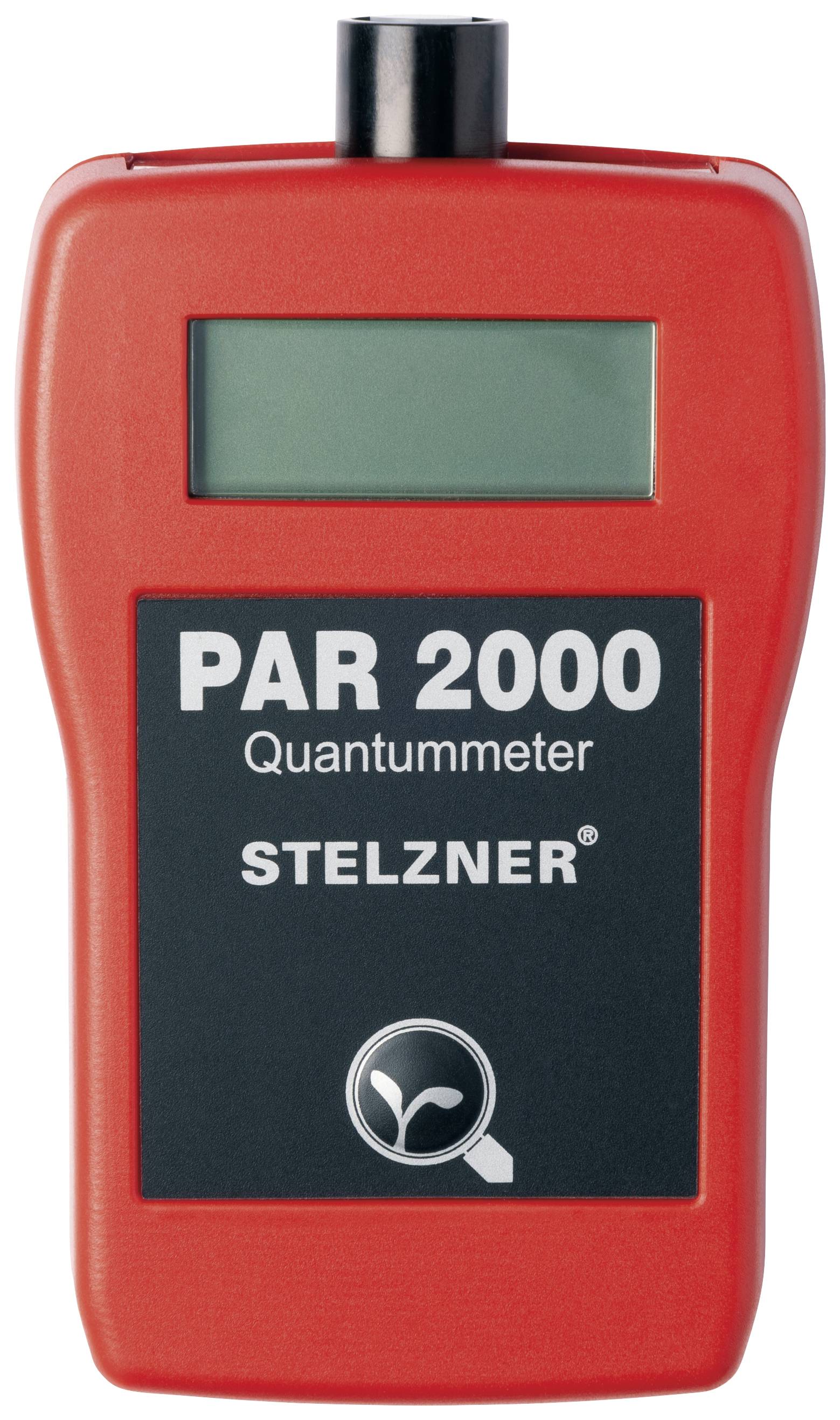 Červený ručný prístroj na meranie svetelného žiarenia, s displejom a nápisom 'PAR 2000 Quantummeter STELZNER'.