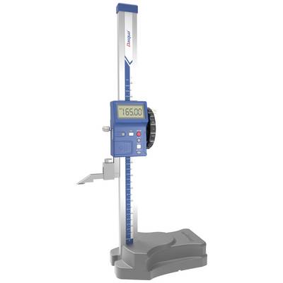 Digitálny výškomer s LCD displejom zobrazuje '165.00'. Zariadenie je umiestnené na stabilnej základni, modré puzdro s viacerými ovládacími prvkami.