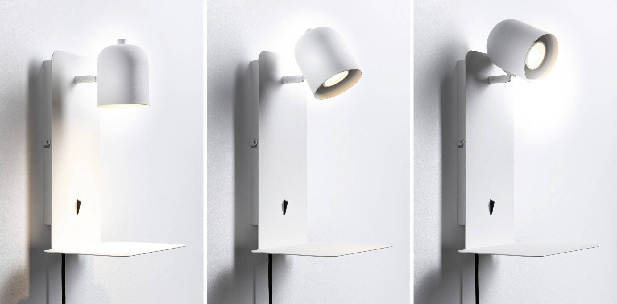 Tri biele nástenné lampy s rôznymi tienidlami. Každá má zabudovanú odkladaciu plochu. Rôzne uhly svietenia.