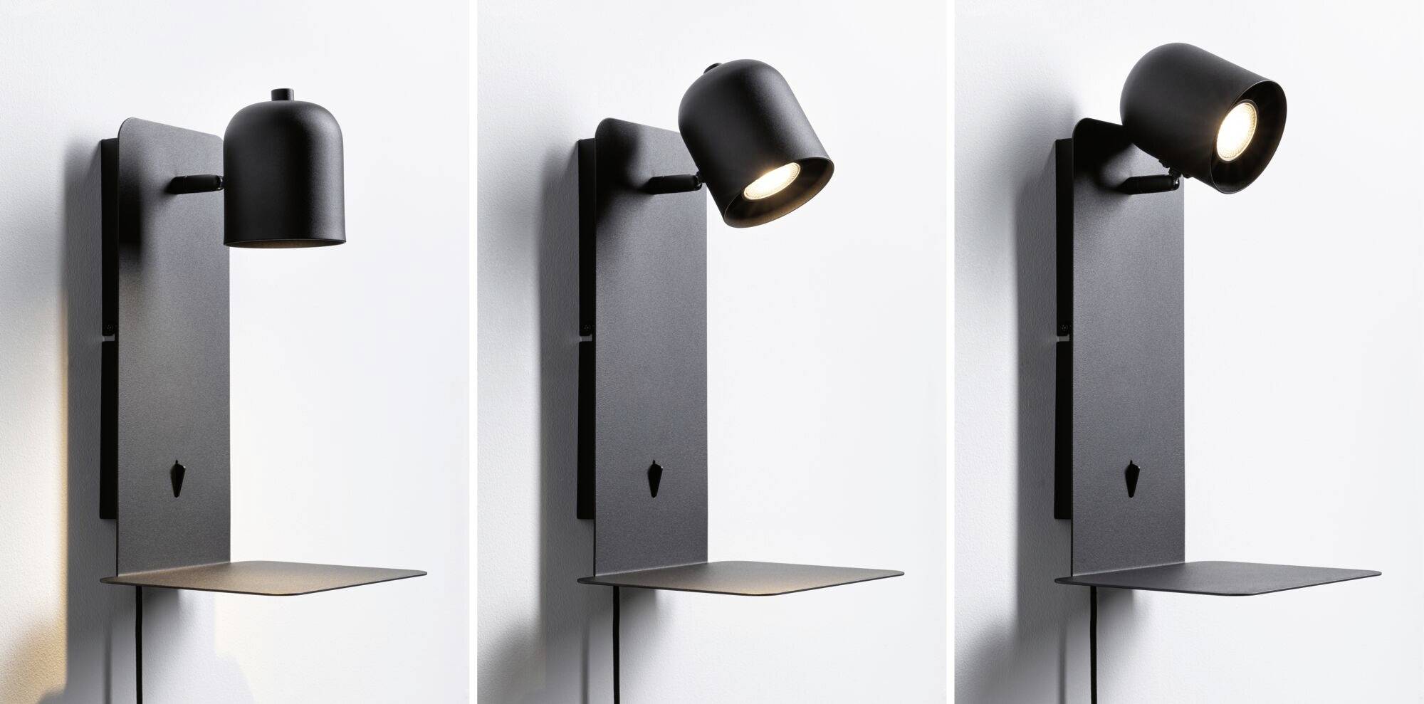 Tri čierne nástenné lampy, každá s integrovanou policou. Lampy sa líšia tvarom tienidiel a sú navrhnuté v minimalistickom štýle.