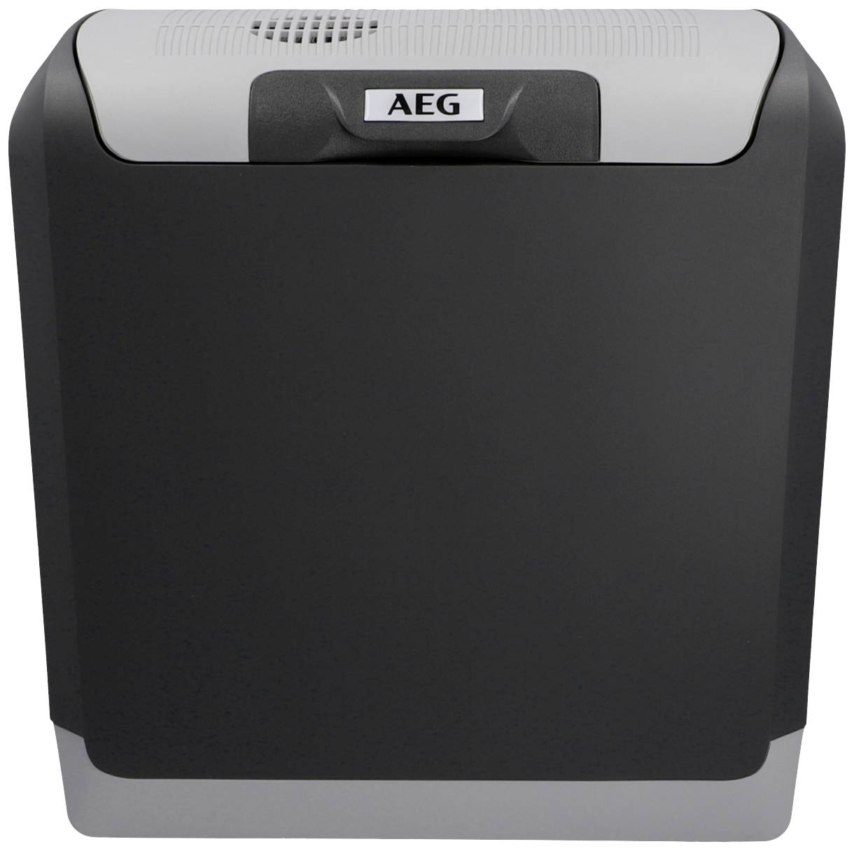 Čierny odvlhčovač vzduchu značky AEG pred bielym pozadím.