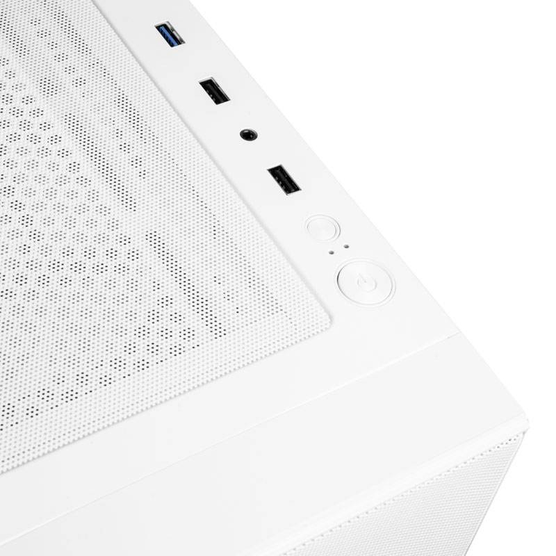 Biela horná strana počítačovej veže s vetracou mriežkou, USB portami a tlačidlom napájania.