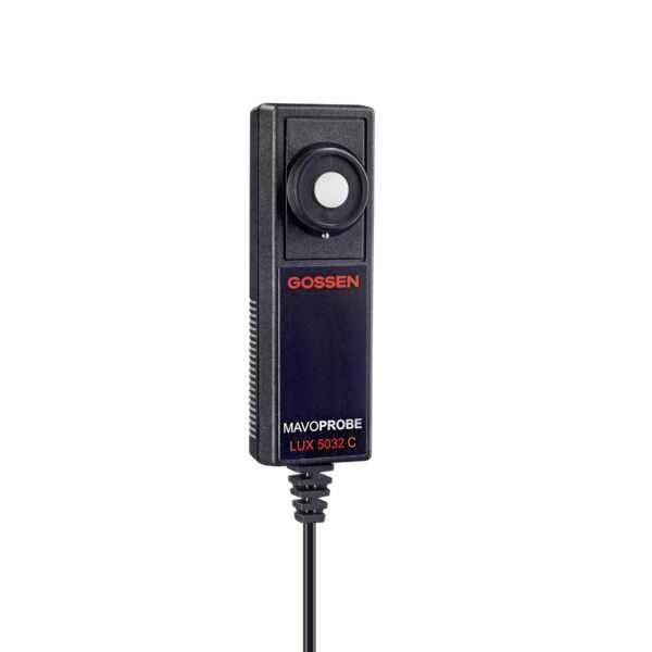 Merač svetla s nápisom 'GOSSEN MAVOPROBE LUX 5032 C', čierne púzdro, guľaté snímače svetla na vrchu, s kábelovým pripojením.