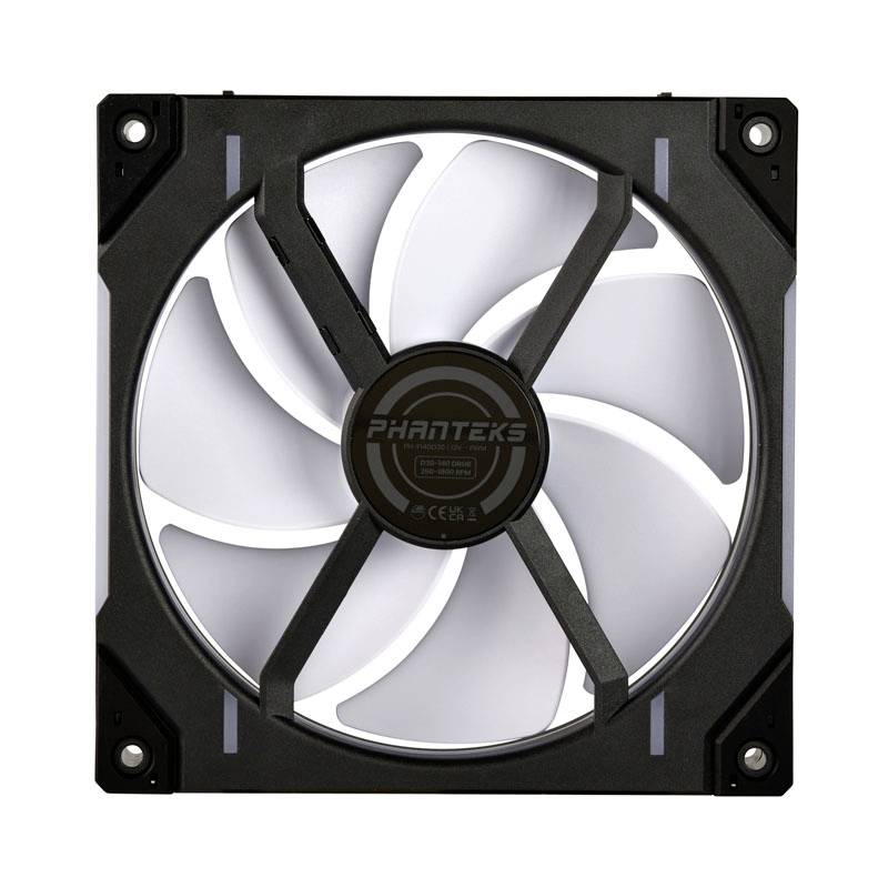 Ventilátor v štvorcovom kryte s bielymi rotačnými listami a čiernym rámom, s názvom značky v strede náboja.