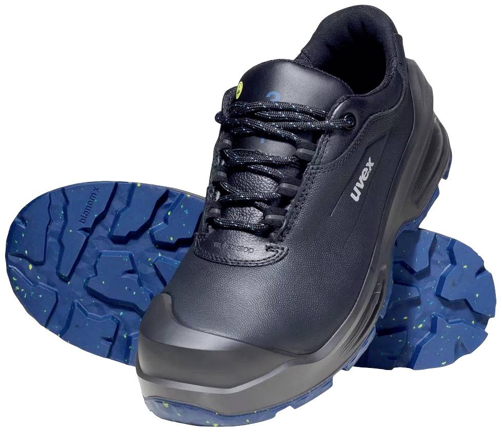 Čierny bezpečnostný topánka s modrou protišmykovou podrážkou, označená logom 'uvex'. Pohľad spredu ukazuje šnurovanie a chránenú špičku.