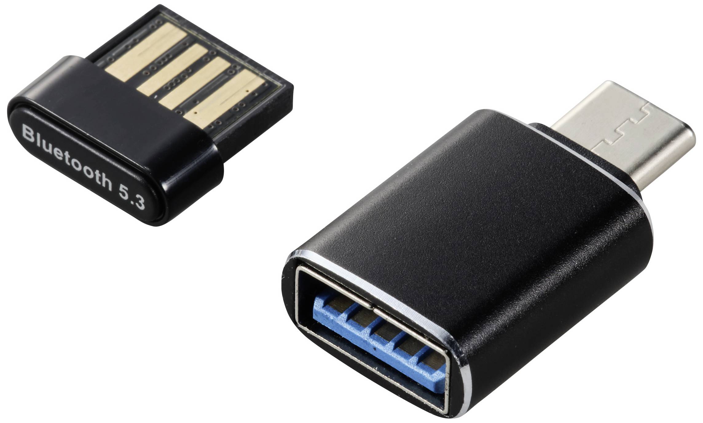 Čierny USB adaptér vpravo a malý Bluetooth adaptér vľavo. Oba majú kovové konektory.